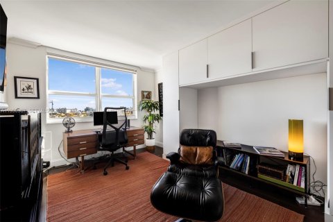 Copropriété à vendre à Miami Beach, Floride: 2 chambres, 104.98 m2 № 2153116 - photo 15