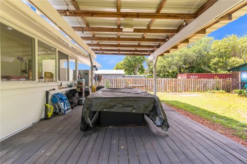 Villa ou maison à louer à Hollywood, Floride: 3 chambres, 115.85 m2 № 2076388 - photo 27