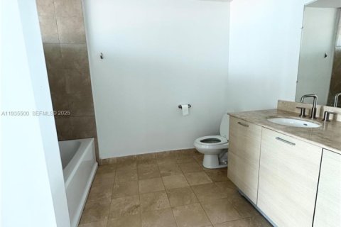 Condominio en alquiler en Miami, Florida, 1 dormitorio, 63.17 m2 № 1993938 - foto 14