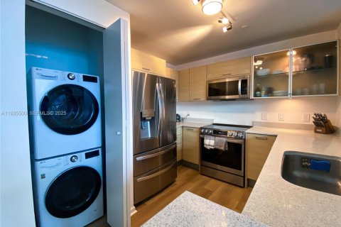 Condominio en alquiler en Miami, Florida, 1 dormitorio, 63.17 m2 № 1993938 - foto 7