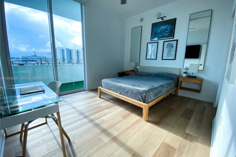 Condominio en alquiler en Miami, Florida, 1 dormitorio, 63.17 m2 № 1993938 - foto 2
