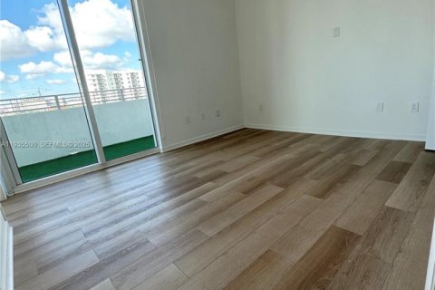 Condominio en alquiler en Miami, Florida, 1 dormitorio, 63.17 m2 № 1993938 - foto 8