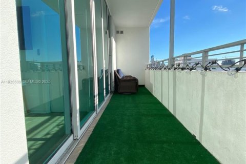 Condominio en alquiler en Miami, Florida, 1 dormitorio, 63.17 m2 № 1993938 - foto 6
