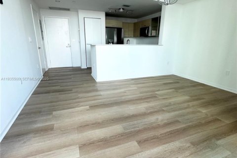 Condominio en alquiler en Miami, Florida, 1 dormitorio, 63.17 m2 № 1993938 - foto 13