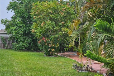Casa en venta en Kissimmee, Florida, 4 dormitorios, 264.49 m2 № 1879770 - foto 6