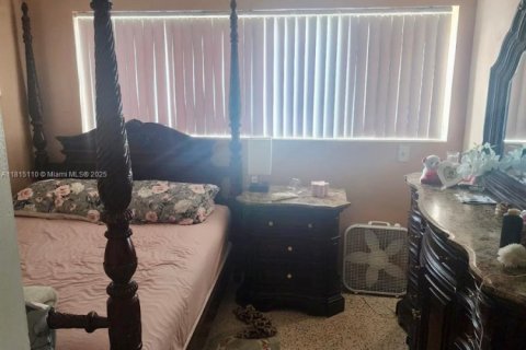Commercial property in Miami, Florida 179.86 sq.m. № 1943041 - photo 14