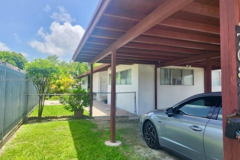 Commercial property in Miami, Florida 179.86 sq.m. № 1943041 - photo 2