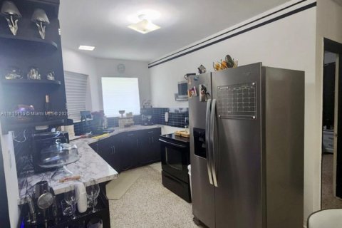 Commercial property in Miami, Florida 179.86 sq.m. № 1943041 - photo 9