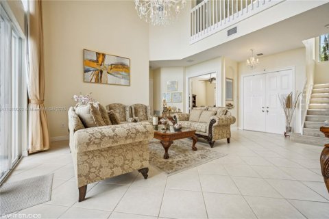House in Miramar, Florida 4 bedrooms, 324.04 sq.m. № 1766425 - photo 3