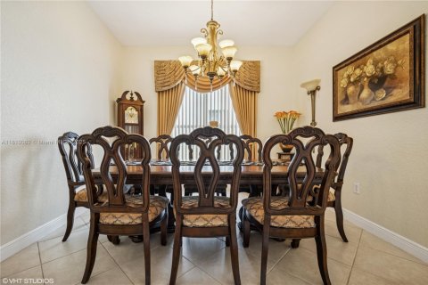 House in Miramar, Florida 4 bedrooms, 324.04 sq.m. № 1766425 - photo 7