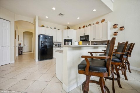 House in Miramar, Florida 4 bedrooms, 324.04 sq.m. № 1766425 - photo 12