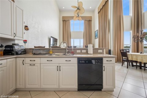 House in Miramar, Florida 4 bedrooms, 324.04 sq.m. № 1766425 - photo 11
