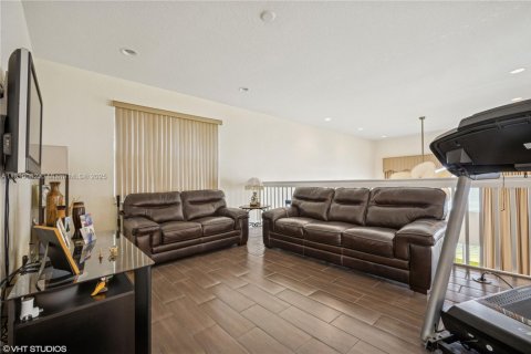 House in Miramar, Florida 4 bedrooms, 324.04 sq.m. № 1766425 - photo 24