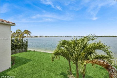 House in Miramar, Florida 4 bedrooms, 324.04 sq.m. № 1766425 - photo 29
