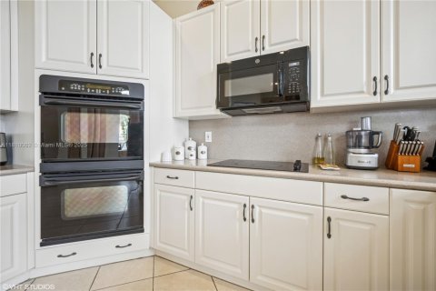 House in Miramar, Florida 4 bedrooms, 324.04 sq.m. № 1766425 - photo 13