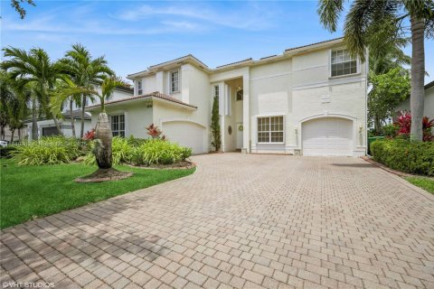 House in Miramar, Florida 4 bedrooms, 324.04 sq.m. № 1766425 - photo 1
