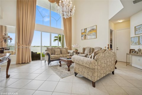 House in Miramar, Florida 4 bedrooms, 324.04 sq.m. № 1766425 - photo 4