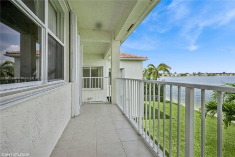 House in Miramar, Florida 4 bedrooms, 324.04 sq.m. № 1766425 - photo 28