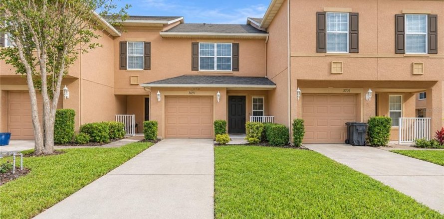 Townhouse in Oviedo, Florida 2 bedrooms, 124.86 sq.m. № 2431815