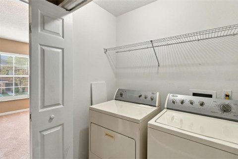 Townhouse in Oviedo, Florida 2 bedrooms, 124.86 sq.m. № 2431815 - photo 24