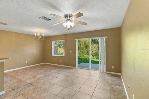 Townhouse in Oviedo, Florida 2 bedrooms, 124.86 sq.m. № 2431815 - photo 8