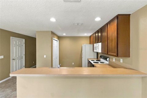 Townhouse in Oviedo, Florida 2 bedrooms, 124.86 sq.m. № 2431815 - photo 12