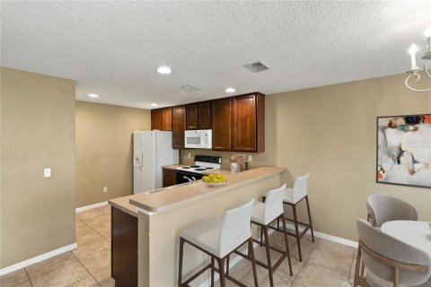 Townhouse in Oviedo, Florida 2 bedrooms, 124.86 sq.m. № 2431815 - photo 10