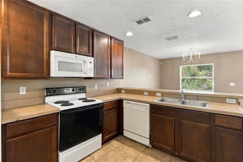 Townhouse in Oviedo, Florida 2 bedrooms, 124.86 sq.m. № 2431815 - photo 14