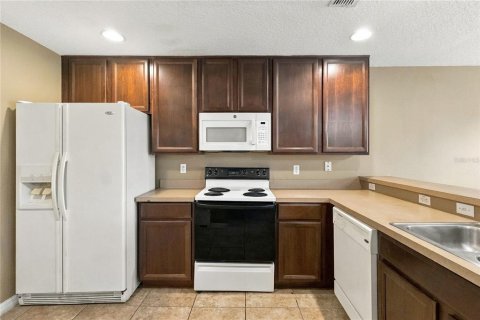 Townhouse in Oviedo, Florida 2 bedrooms, 124.86 sq.m. № 2431815 - photo 13