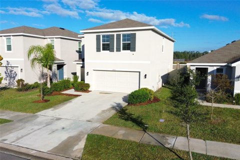 House in Wesley Chapel, Florida 4 bedrooms, 209.96 sq.m. № 2102511 - photo 2