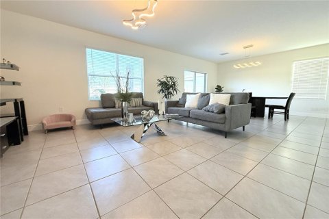 House in Wesley Chapel, Florida 4 bedrooms, 209.96 sq.m. № 2102511 - photo 10