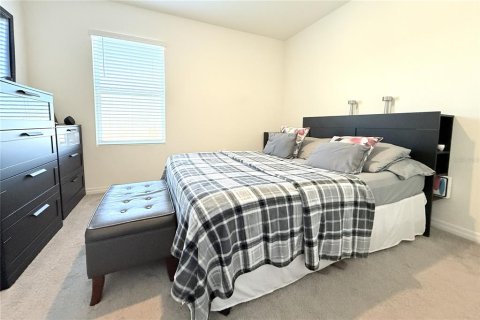House in Wesley Chapel, Florida 4 bedrooms, 209.96 sq.m. № 2102511 - photo 15