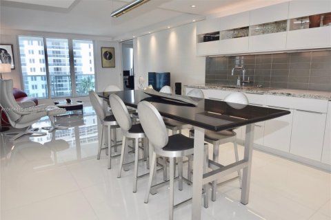 Copropriété à louer à Miami Beach, Floride: 2 chambres, 148.64 m2 № 2242671 - photo 6