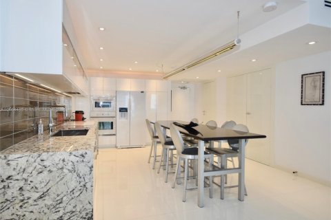 Copropriété à louer à Miami Beach, Floride: 2 chambres, 148.64 m2 № 2242671 - photo 4