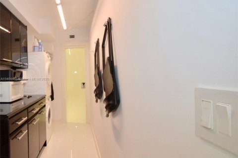 Copropriété à louer à Miami Beach, Floride: 2 chambres, 148.64 m2 № 2242671 - photo 17