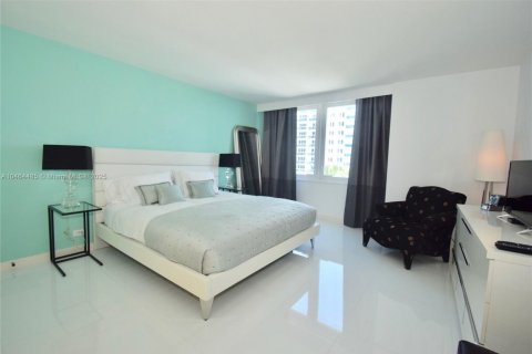 Copropriété à louer à Miami Beach, Floride: 2 chambres, 148.64 m2 № 2242671 - photo 18