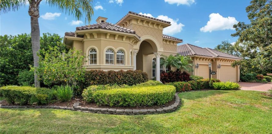 House in Bradenton, Florida 3 bedrooms, 356.47 sq.m. № 1886666