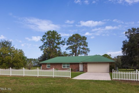 House in Lake Butler, Florida 3 bedrooms, 164.25 sq.m. № 801144 - photo 1