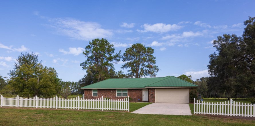 House in Lake Butler, Florida 3 bedrooms, 164.25 sq.m. № 801144