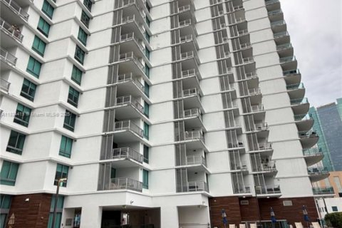 Condominio en venta en Miami, Florida, 1 dormitorio, 111.2 m2 № 1937161 - foto 1