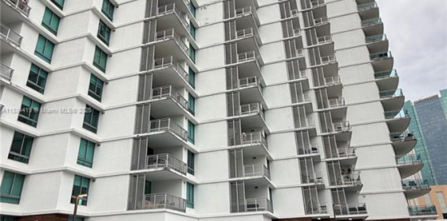 Condominio en Miami, Florida, 1 dormitorio  № 1937161