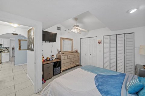 House in Port Richey, Florida 3 bedrooms, 145.21 sq.m. № 1886868 - photo 21