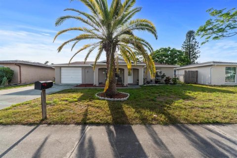 House in Port Richey, Florida 3 bedrooms, 145.21 sq.m. № 1886868 - photo 9