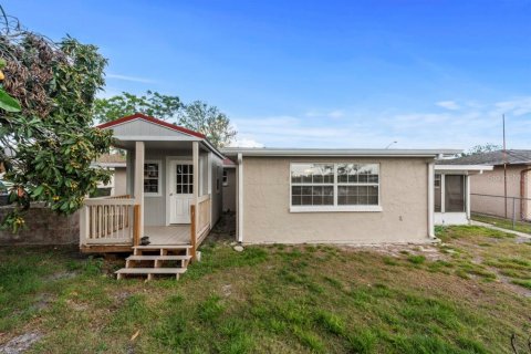 House in Port Richey, Florida 3 bedrooms, 145.21 sq.m. № 1886868 - photo 28