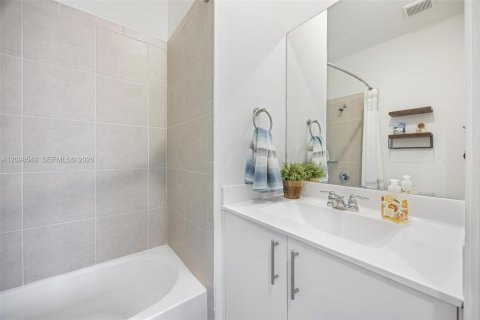 Townhouse in Homestead, Florida 4 bedrooms, 166.3 sq.m. № 2399991 - photo 20
