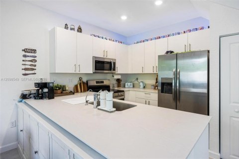 Townhouse in Homestead, Florida 4 bedrooms, 166.3 sq.m. № 2399991 - photo 8
