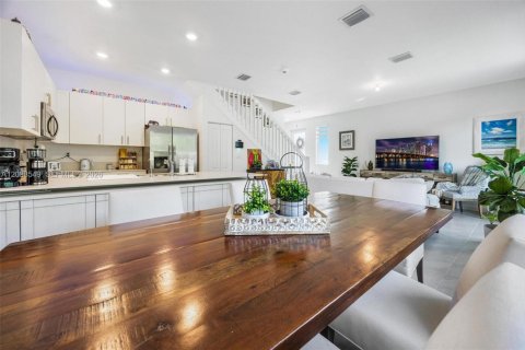 Townhouse in Homestead, Florida 4 bedrooms, 166.3 sq.m. № 2399991 - photo 13