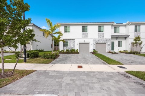 Townhouse in Homestead, Florida 4 bedrooms, 166.3 sq.m. № 2399991