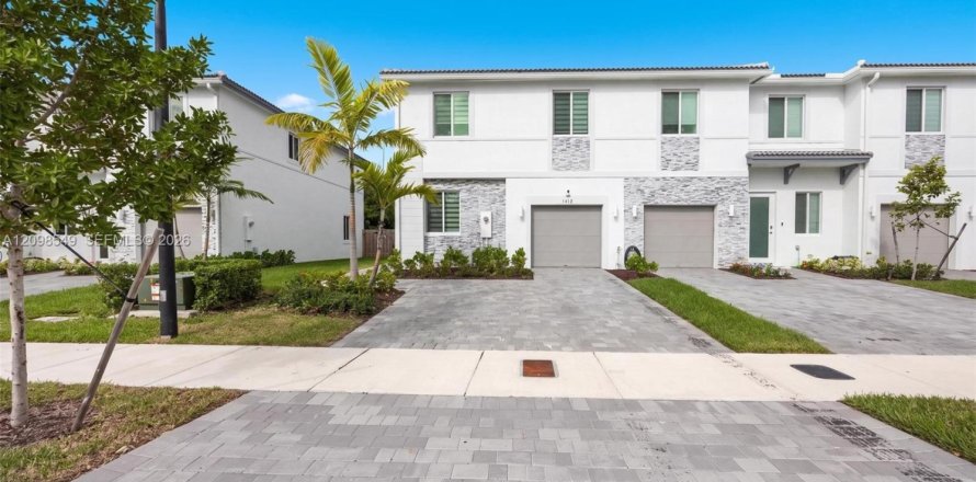 Townhouse in Homestead, Florida 4 bedrooms, 166.3 sq.m. № 2399991