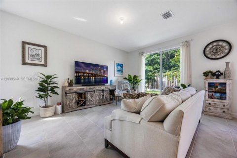 Townhouse in Homestead, Florida 4 bedrooms, 166.3 sq.m. № 2399991 - photo 5